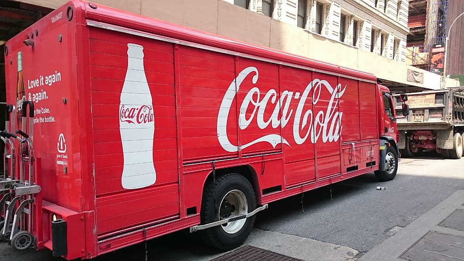 Coca-Cola celebra 80 años en Chile con gran emoción y anuncia la construcción de una nueva planta que promoverá la fabricación de botellas con material reciclado.